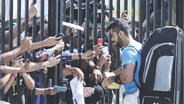 kohli fans.jpg
