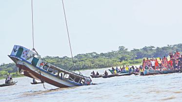 launch capsize in sandhya 1.jpg