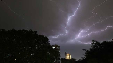 Lightning-wb.jpg