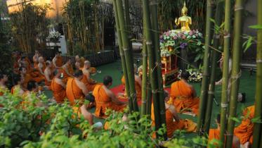 Makha-Bucha-day-2WB.jpg