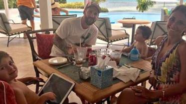 Messi honeymoon.jpg