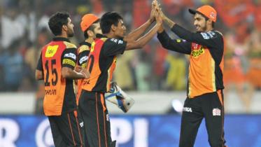 Musta-Sunrisers.jpg-web.jpg