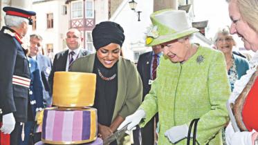 nadiyas_cake_for_queen.jpg