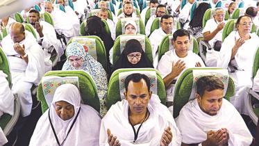 Pilgrims pray.jpg
