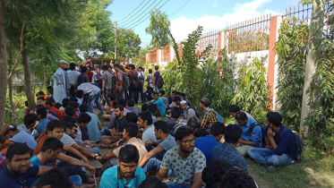 PUST Students besiege.jpg