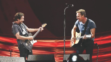 Rihanna, Kendrick, Metallica play at Global Citizen Fest