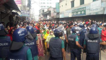 RMG-workers-block-Gazipur.jpg