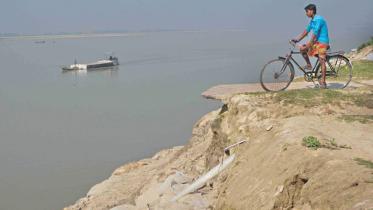 sand trading in padma 1.jpg