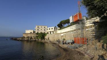 Saudi-beach--1WB.jpg