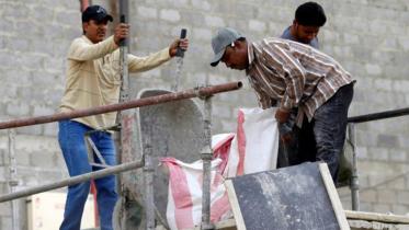 Saudi workers.jpg