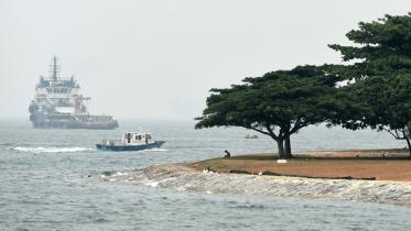 Singapore-strait-1WB.jpg