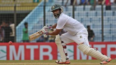 Tamim-bats.jpg-NS.jpg