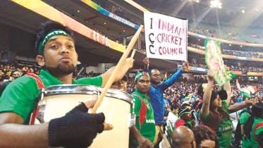 Bangladeshi fans in the gallery show a placard after controversial decisions ruined the second quarterfinal between Bangladesh and India at Melbourne Cricket Ground yesterday. Photo: Collected