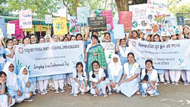 VNSC students rally.jpg