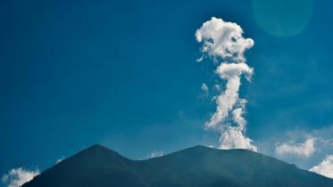 volcano erupt 1.jpg