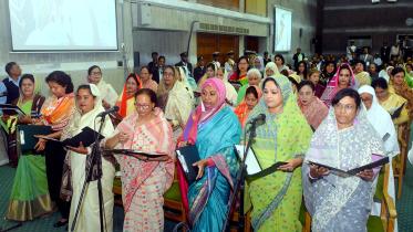 women-mps-oath-web.jpg