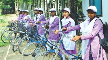 women cycling.jpg