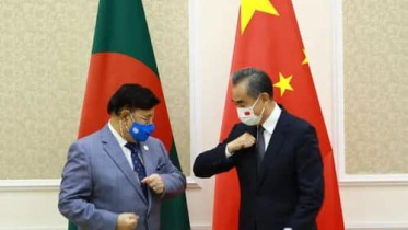 momen_and_wang_yi.jpg