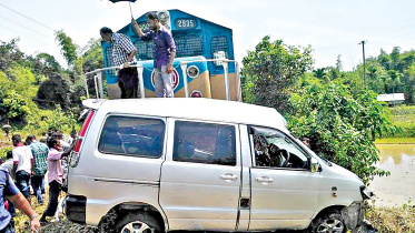 train-drags-a-microbus-in-moulvibazar.jpg