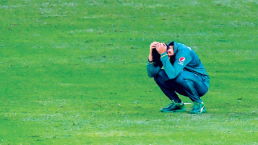 shadab-pak-catch-drop.jpg
