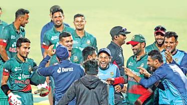 miraz-and-afif-centre-of-attention.jpg