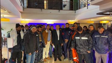 060322_crewmembers_arrive_in_bucharest_romania.jpg