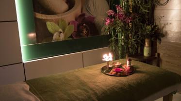Be it polished haircuts or perfect pedicures, grooming applies for all genders before Eid.