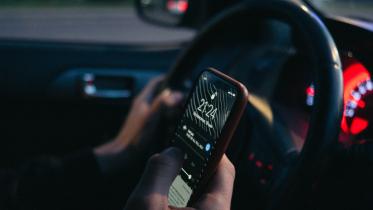 android_iphone_driving.jpg