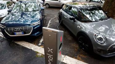 electric-car-sales-soar.jpg