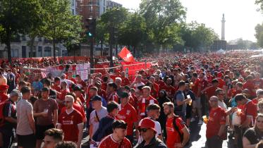 liverpool_fans_in_paris.jpg