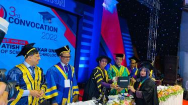adust_convocation_02.jpeg