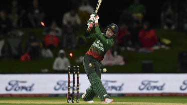 afif-bowled.gif
