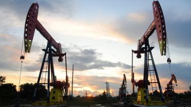 oil-falls-on-easing.jpg