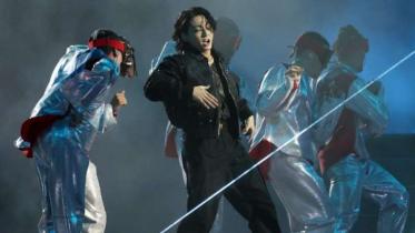 Jungkook performing at FIFA World Cup opening ceremony