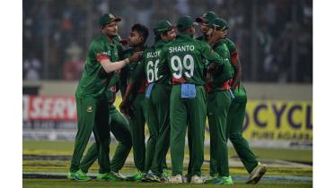 miraz_takes_wicket.jpg