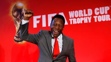 pele_with_world_cup.jpg