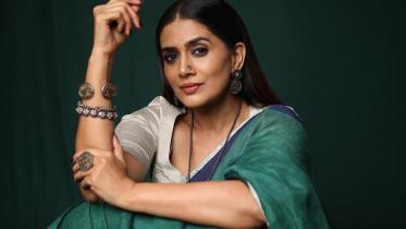 'Women are lazy, they want husbands with high paying jobs': Sonali Kulkarni