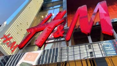 fashion-retailer-hm-surprises.jpg