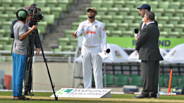 shakib_toss.jpg