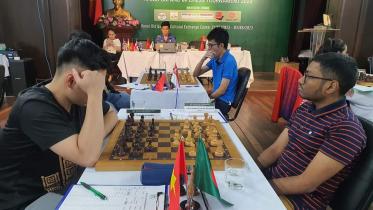 gm_tran_tuan_minh_of_vietnam_left_im_mohammad_fahad_rahman_of_bangladesh_right.jpg
