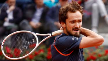 2023-05-25t105819z_111512559_rc2331amgzfx_rtrmadp_3_tennis-frenchopen-medvedev.jpg