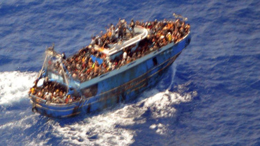 greece_boat_capsized.jpg