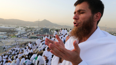 2023-06-27t033135z_338601767_rc2er1ab0weh_rtrmadp_3_saudi-haj-arafat-prayer.jpg