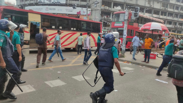 Clash between police and shopkeepers