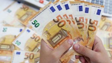 dollar-gains-after-mixed.jpg