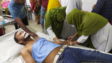 manikganj_school_teacher_injured.jpg