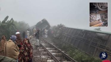 Mohanganj Express derails on Dhaka-Mymensingh route 