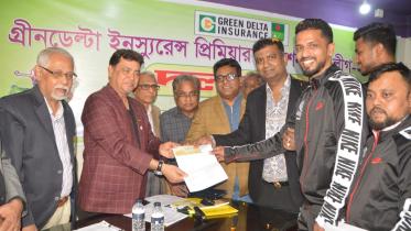 Mohammedan SC player Rasel Mahmud Jimmy hands in the registration form to the Premier Division Hockey League officials. Photo: BHF