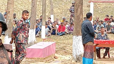 Myanmar Border Troops Seek Refuge in Bangladesh