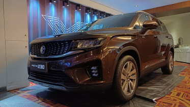Proton X90. 